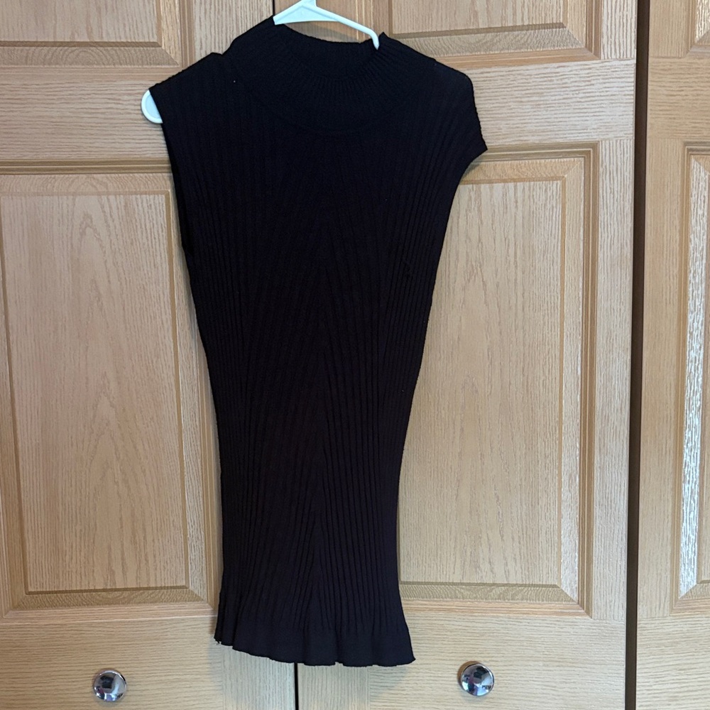 Black Sleeveless Ribbed Turtleneck Top